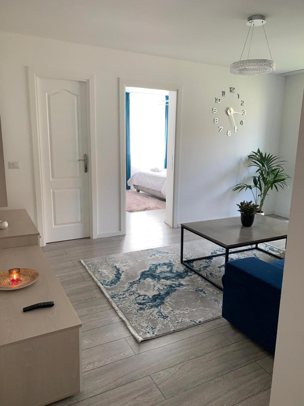 Rose Apartment *
